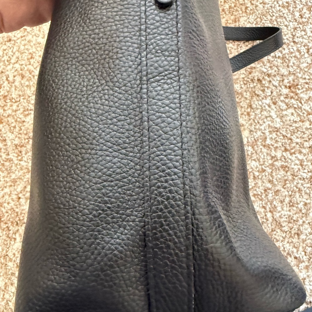 VESTIRSI Black Pebbled Eden Leather Slouch Bag with extra crossbody strap - Picture 5 of 9